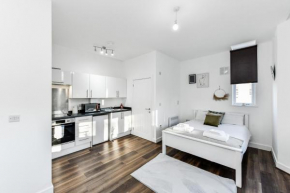 Church Street Flat 1- Minimalist Studio in New Basford